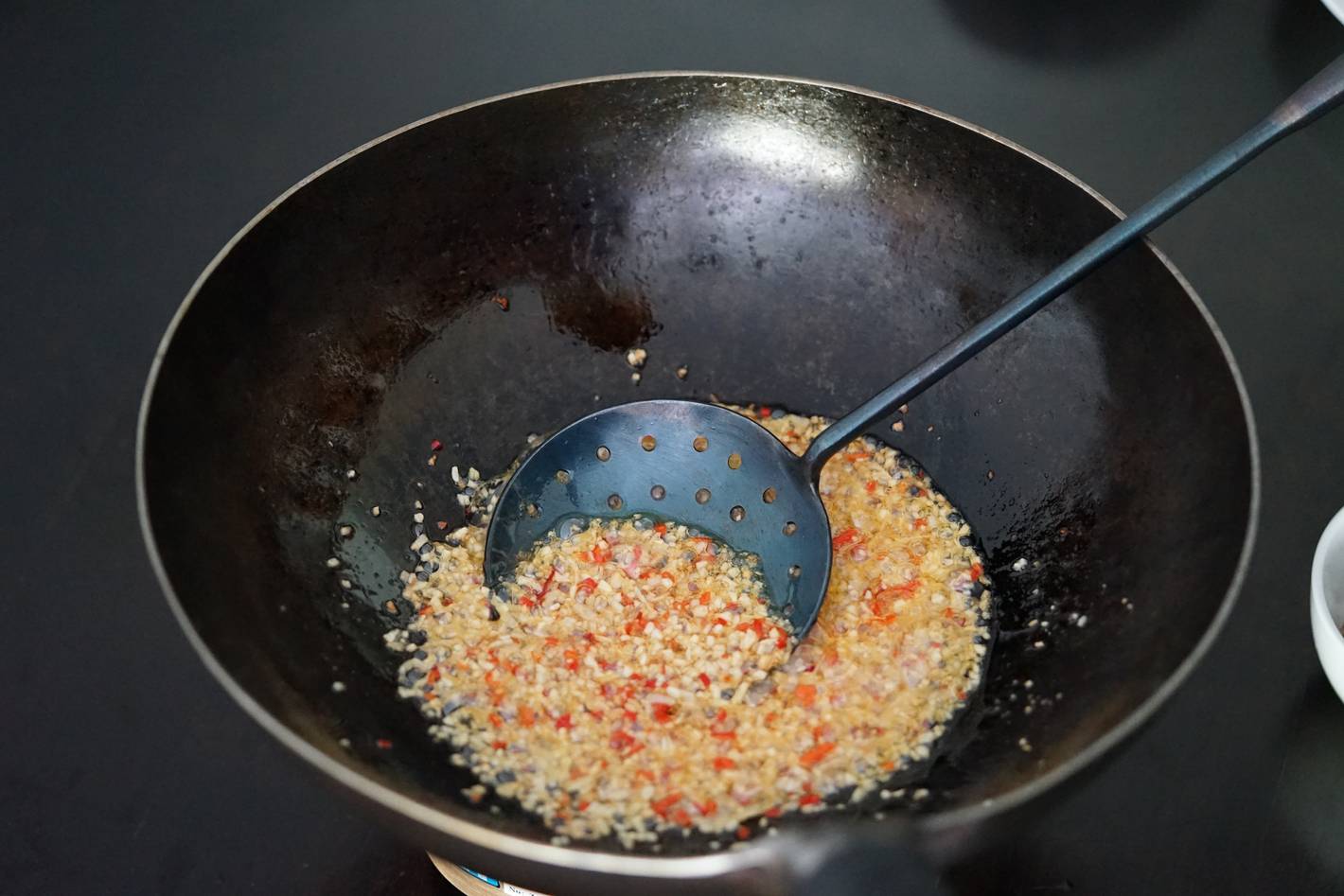 Stir frying garlic and chilli